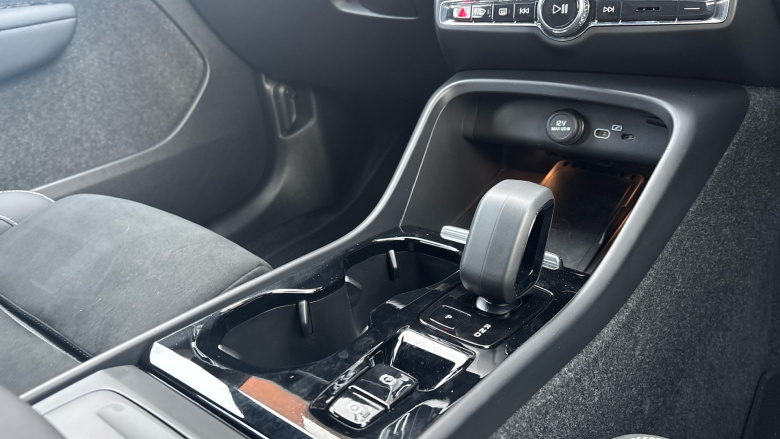 Volvo XC40 2.0 B4P Plus Dark 5dr Auto Petrol Estate